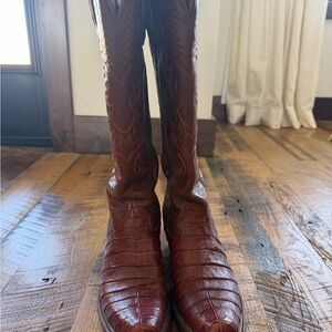 Elegant Brown Crocodile Pattern Heeled Boots